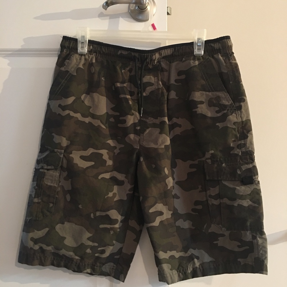 NWOT Boys Univibe Bermuda Cargo Camo Shorts
